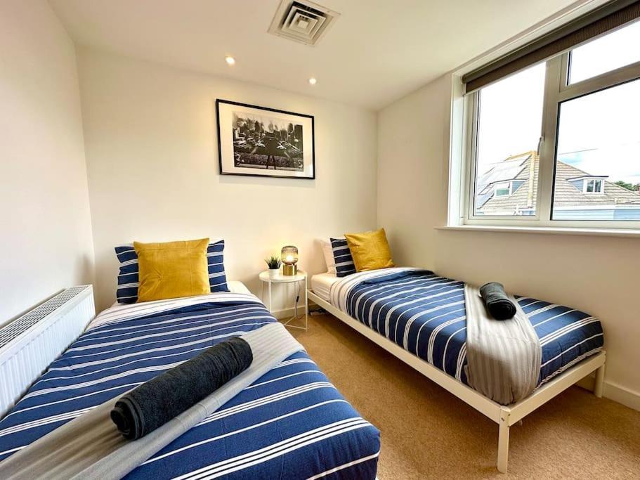 Stunning Panoramic Sea View Beach Location - Sleeps Up To 4 People - Free Parking - The Best Beach! - Great Location - Fast Wifi - Smart Tv - Newly Decorated - Sleeps Up To 4! Close To Bournemouth & Poole Town Centre & Sandbanks Exteriör bild