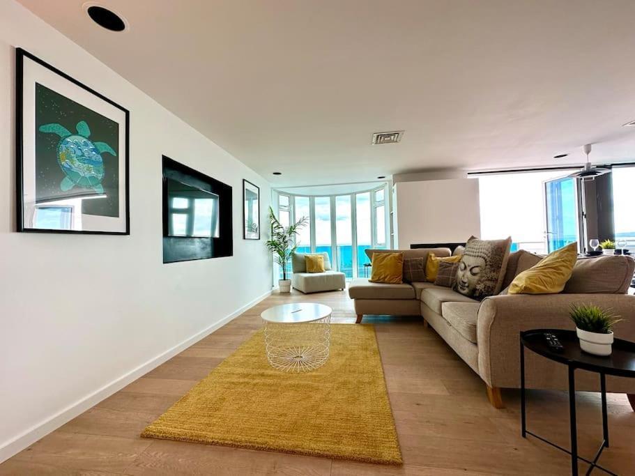 Stunning Panoramic Sea View Beach Location - Sleeps Up To 4 People - Free Parking - The Best Beach! - Great Location - Fast Wifi - Smart Tv - Newly Decorated - Sleeps Up To 4! Close To Bournemouth & Poole Town Centre & Sandbanks Exteriör bild