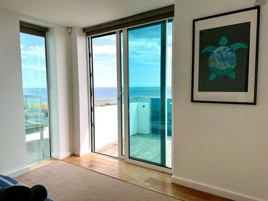 Stunning Panoramic Sea View Beach Location - Sleeps Up To 4 People - Free Parking - The Best Beach! - Great Location - Fast Wifi - Smart Tv - Newly Decorated - Sleeps Up To 4! Close To Bournemouth & Poole Town Centre & Sandbanks Exteriör bild